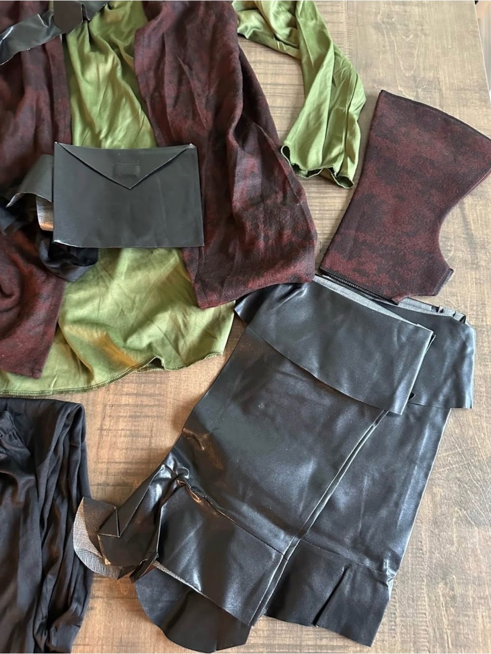 REALISTIC ROBIN HOOD COSTUME - Picture 3 of 3